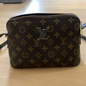 Imitation Louis Vuitton crossbody purse